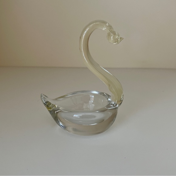 Glass Swan - Picture 1 of 3